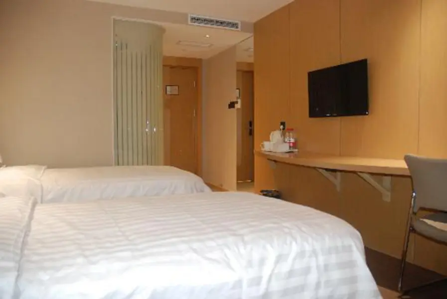 Пекин: Lien Hotel (Beijing Gongti Dongsishitiao Subway Station)