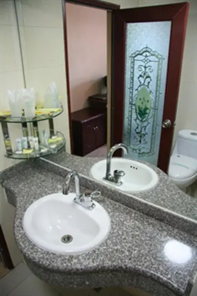 Пекин: Lien Hotel (Beijing Gongti Dongsishitiao Subway Station)