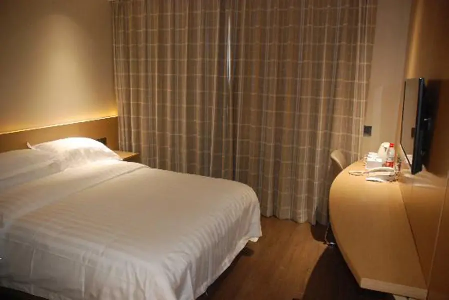 Пекин: Lien Hotel (Beijing Gongti Dongsishitiao Subway Station)