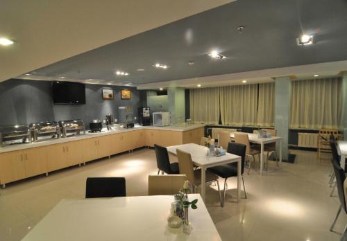 Чанчунь: Jinjiang Inn Changchun FAW Factory Car Business City