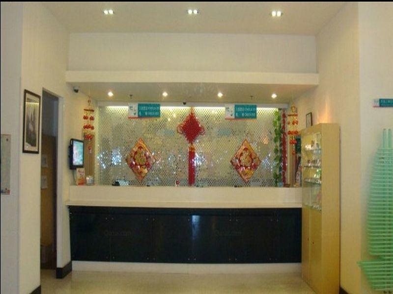 Циндао: Jinjiang Inn Qingdao Nanjing Road