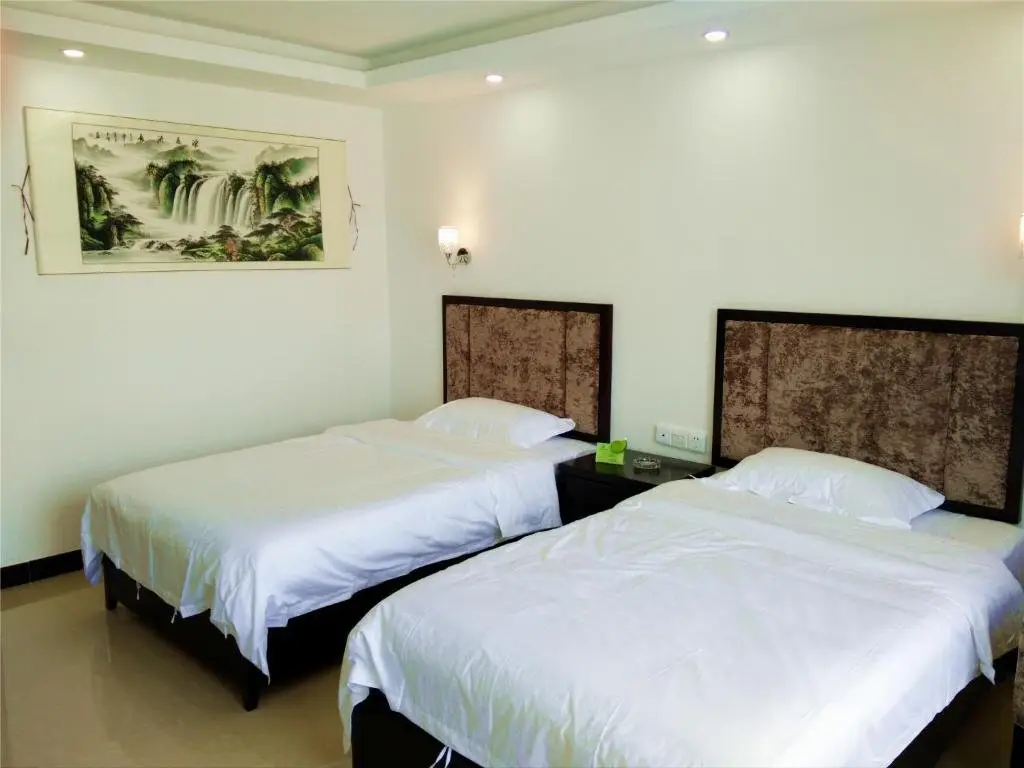Guilin Yangshuo Jingying Huanle Village Holiday Inn — фото 1