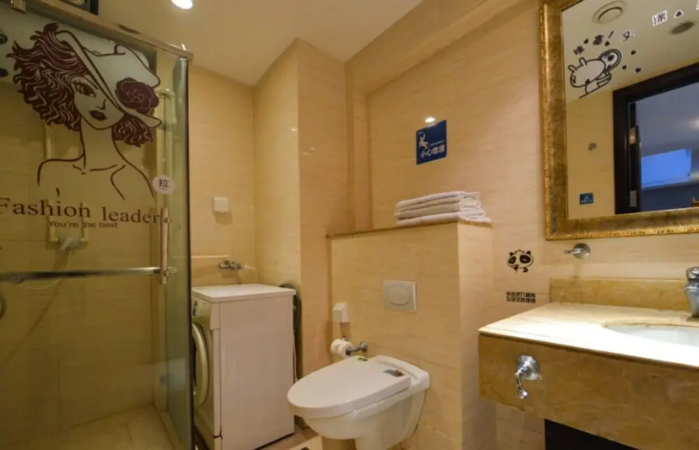 Далянь: Dalian Yijia Apartment Peace Square
