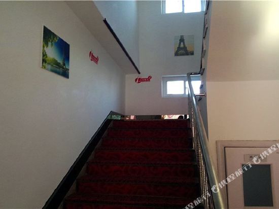 Eiffel Theme Guesthouse Chain — фото 1