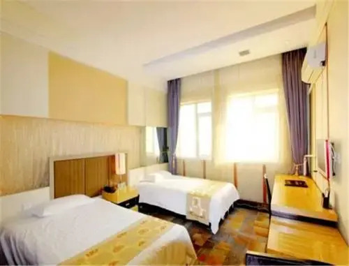 Циндао: Qingdao Dubai Holiday Business Hotel