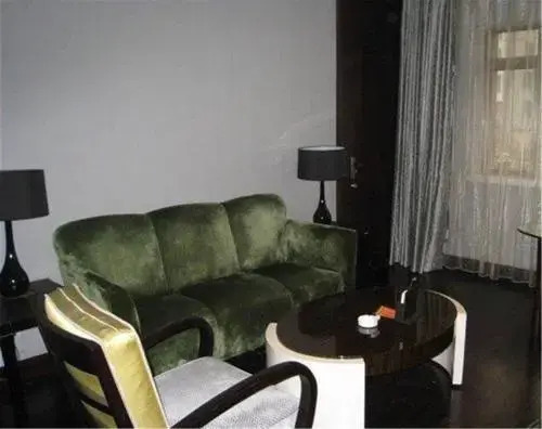 Циндао: Qingdao Dubai Holiday Business Hotel