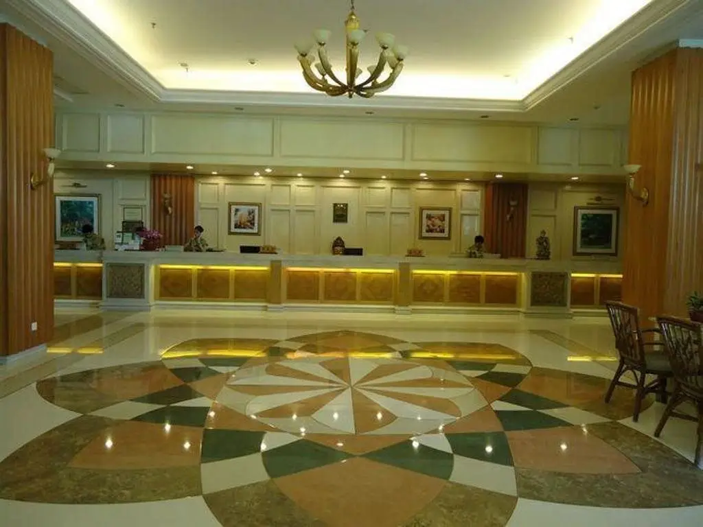 Clifford Golden Lake Hotel — фото 1