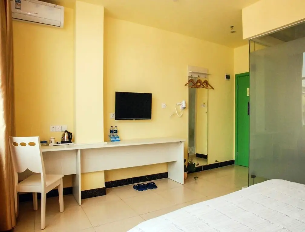Дунгуань: 8 Inns Dongguan Liaobu Branch