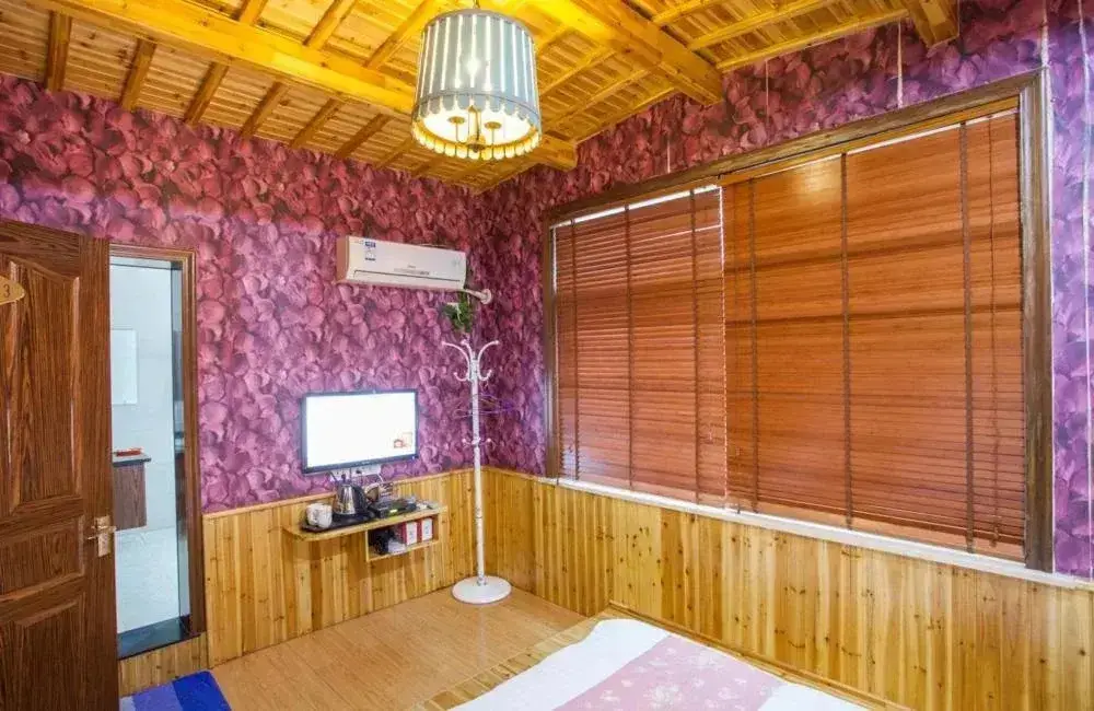 Цзясинь: Wuzhen Times Town Theme Inn