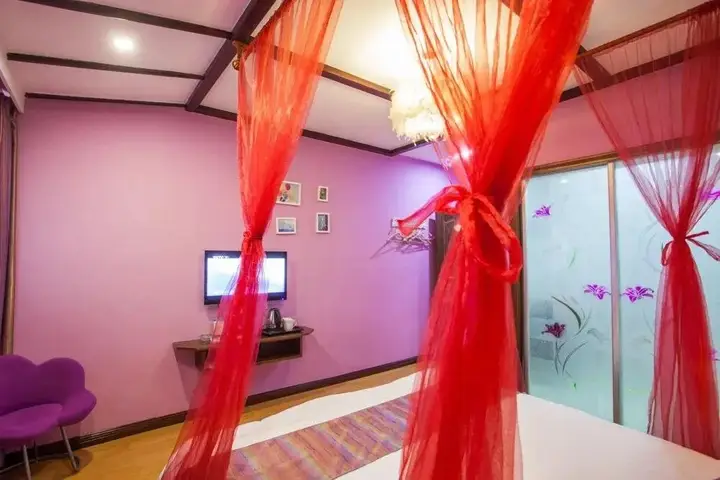 Цзясинь: Wuzhen Times Town Theme Inn