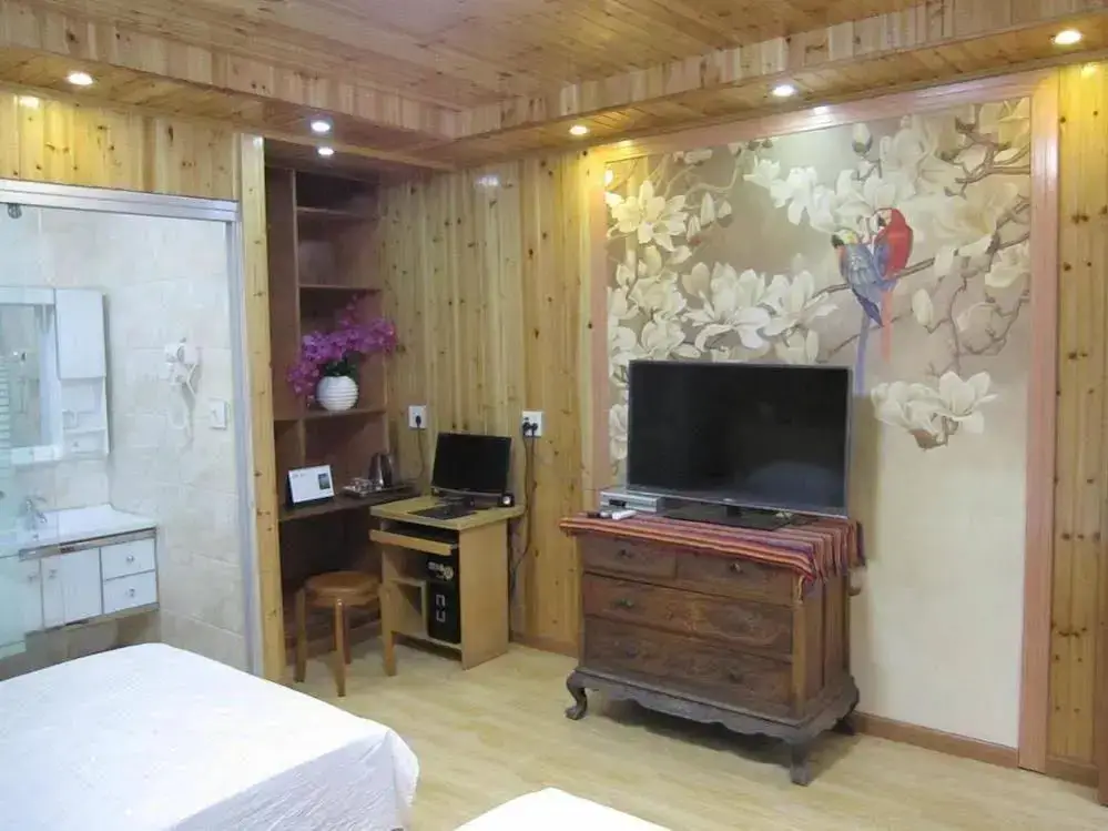 Цзясинь: Xitang Wolongju Inn
