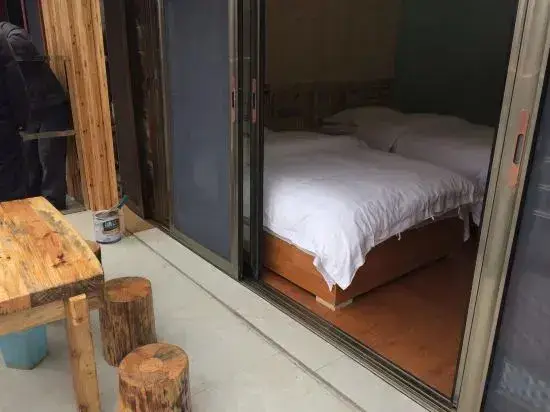 Чжанцзяцзе: Leaf Inn
