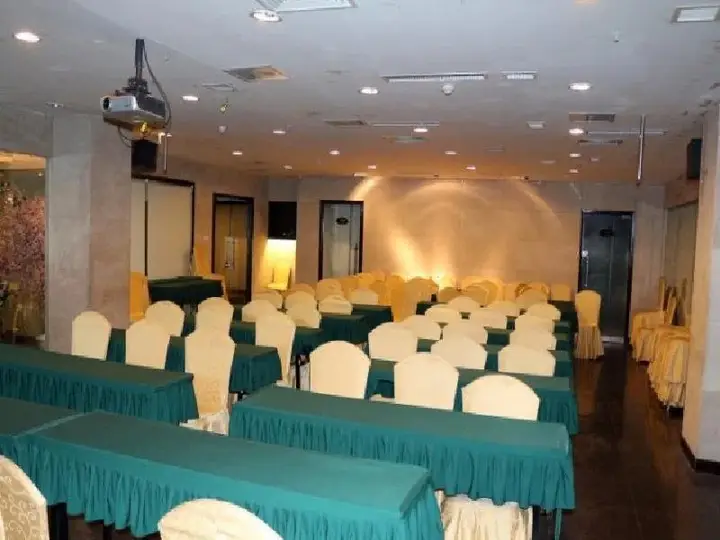Циндао: Qingdao Marco Polo Commercial Hotel