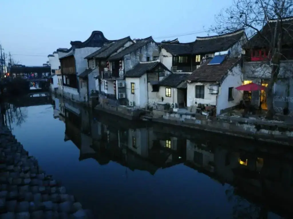 Цзясинь: Xitang Yiyuan Theme Inn