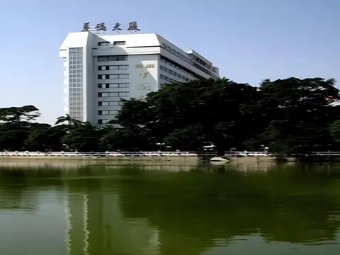 Quanzhou Overseas Chinese Hotel — фото 1