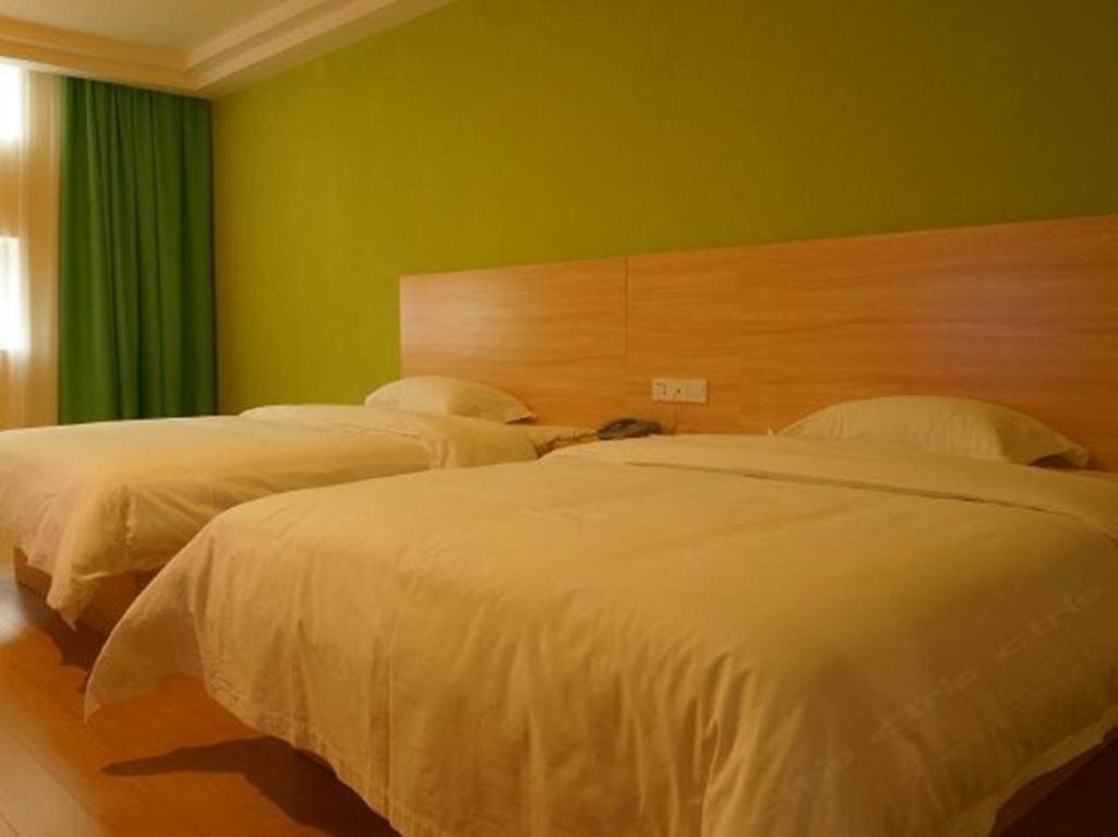 Дунгуань: 8 Inns Fenggang Xingao Shopping Plaza Branch