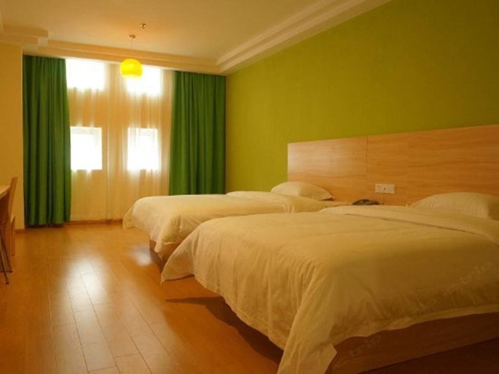 Дунгуань: 8 Inns Fenggang Xingao Shopping Plaza Branch