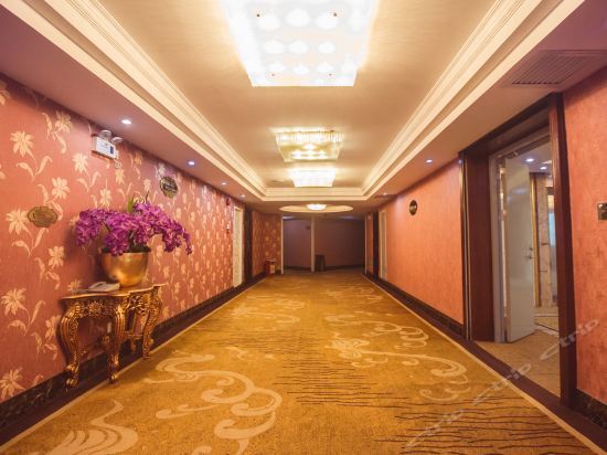 Фошань: Zhong Ying Holiday Hotel