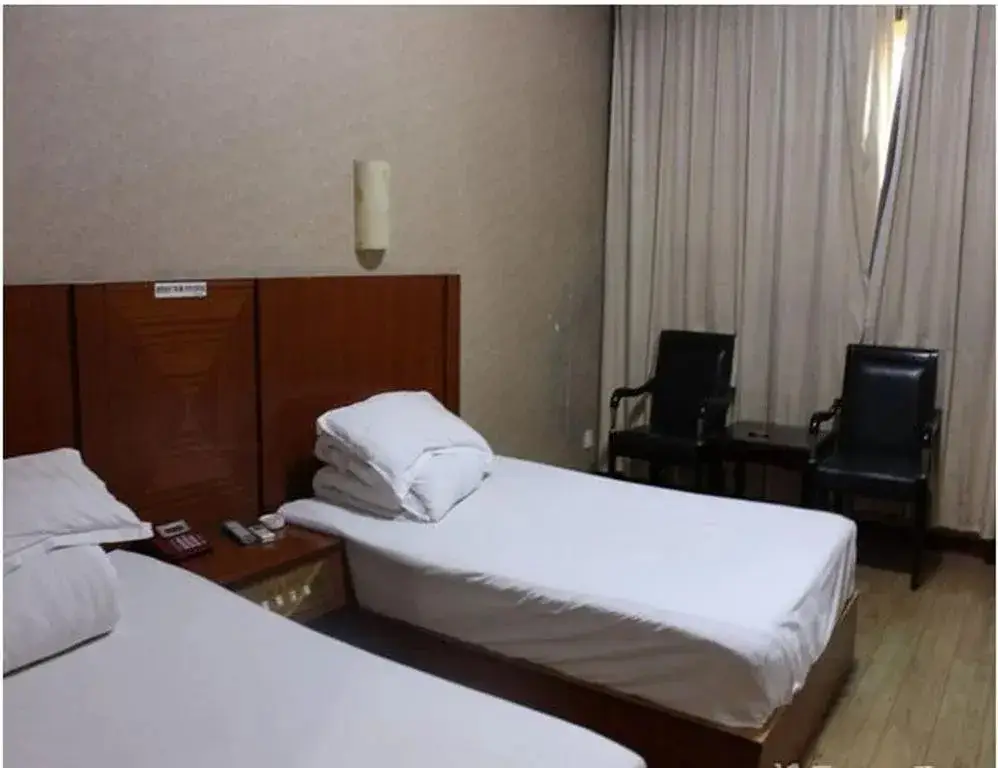 Цзясинь: Tongxiang Phoenix Inn