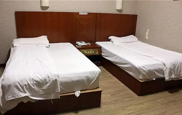 Цзясинь: Tongxiang Phoenix Inn