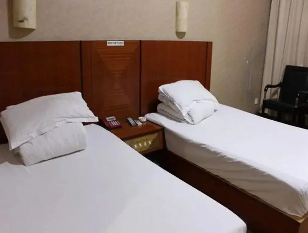 Цзясинь: Tongxiang Phoenix Inn