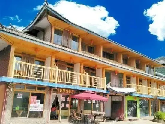 Лицзян: Lugu Lake Caohu Huayang Inn