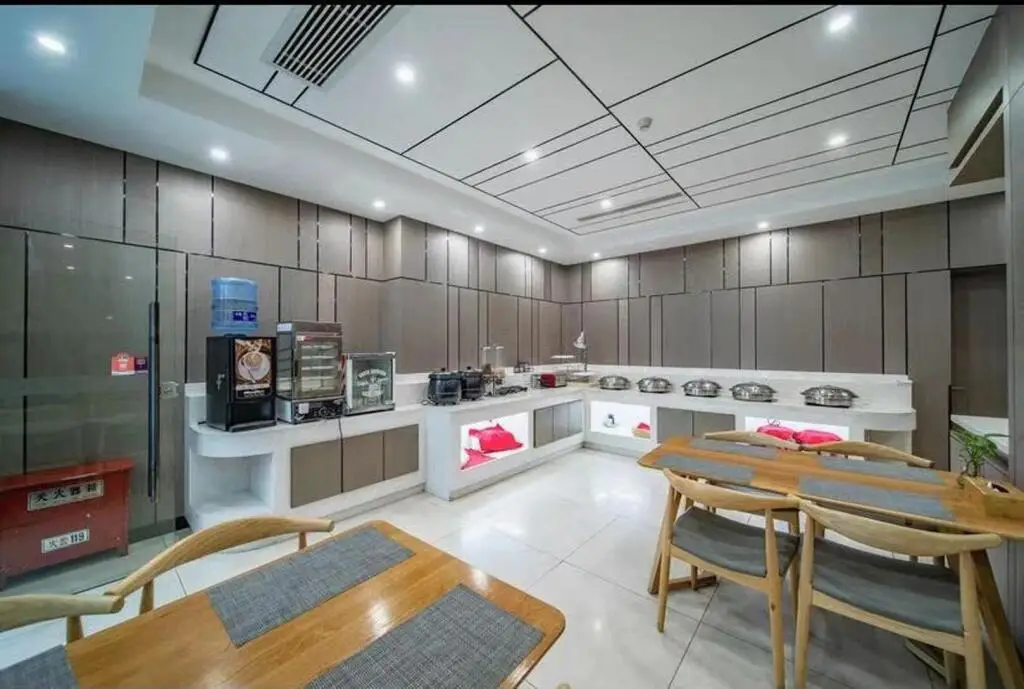Нанкин: Starway Hotel Nanjing Mochou Lake