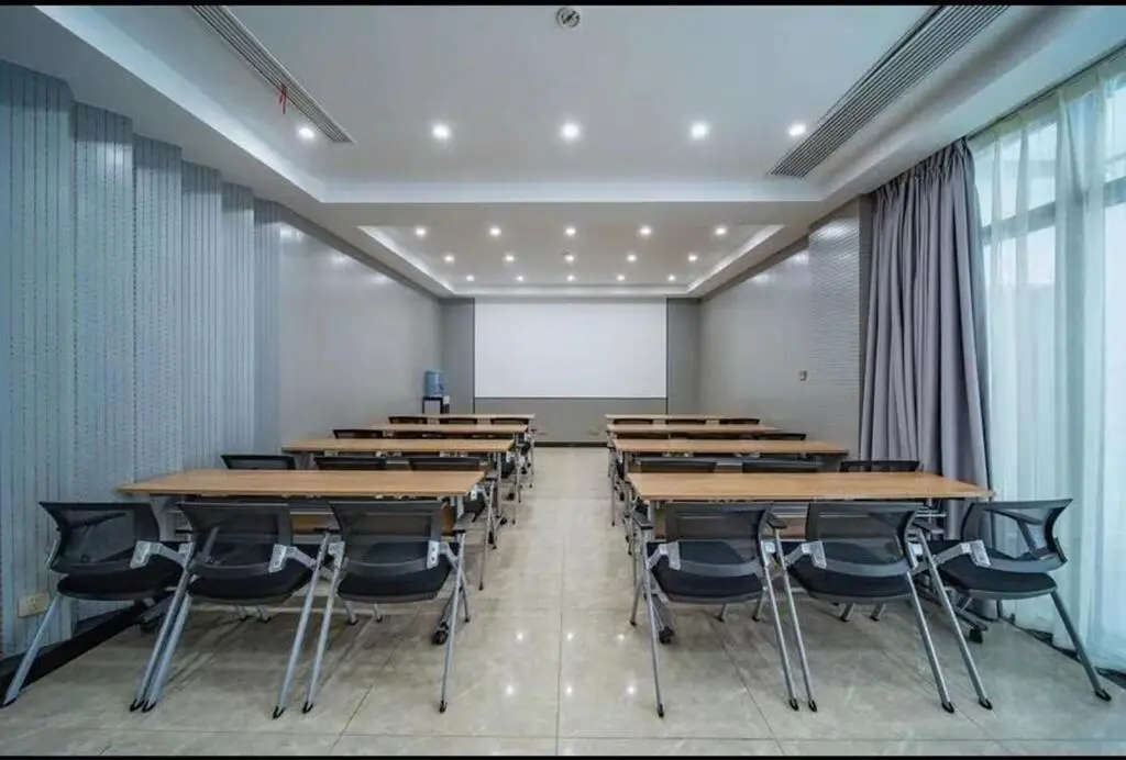 Нанкин: Starway Hotel Nanjing Mochou Lake