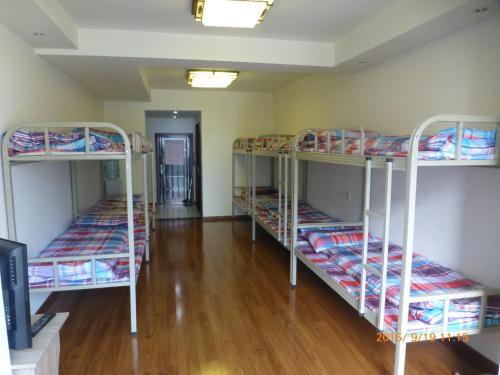 Лешан: Leshan Seven Days Sunshine Student Apartment