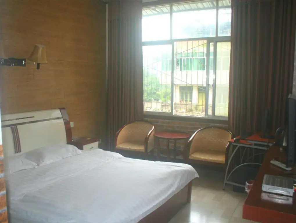 Яань: Hongming Business Hotel