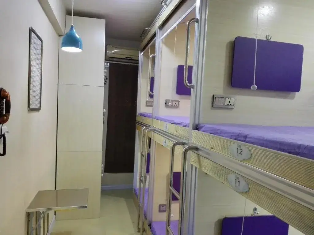 Циндао: Qingting Space Capsule Hostel