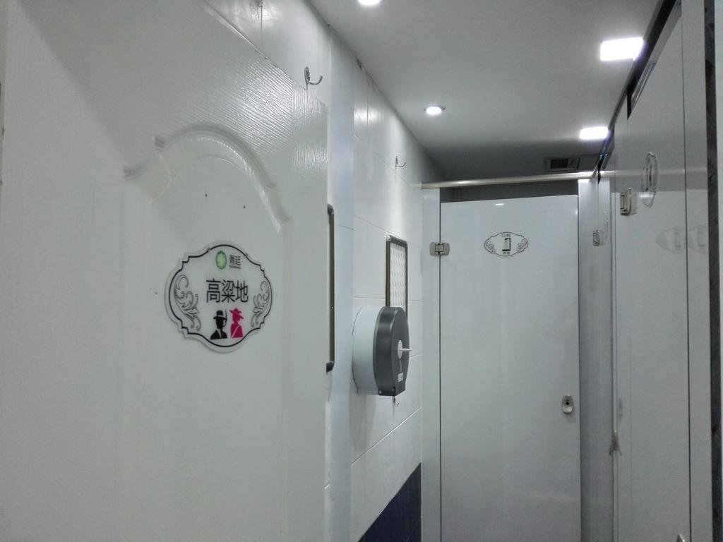 Циндао: Qingting Space Capsule Hostel
