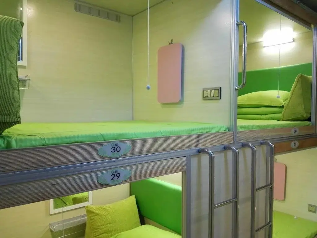 Циндао: Qingting Space Capsule Hostel