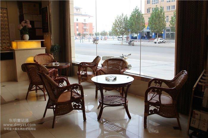 Хецзе: Dushi Yizhan Business Hotel