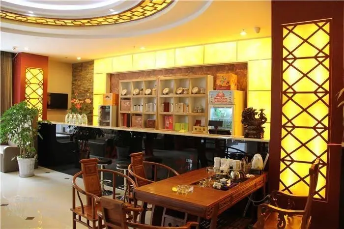 Хецзе: Dushi Yizhan Business Hotel