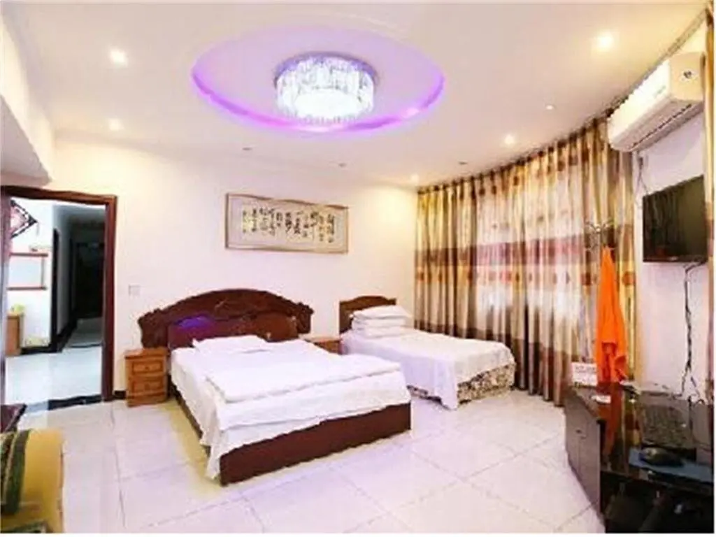 Мяньян: Anxian zhaozhuang Luofushan Huacheng Hotel