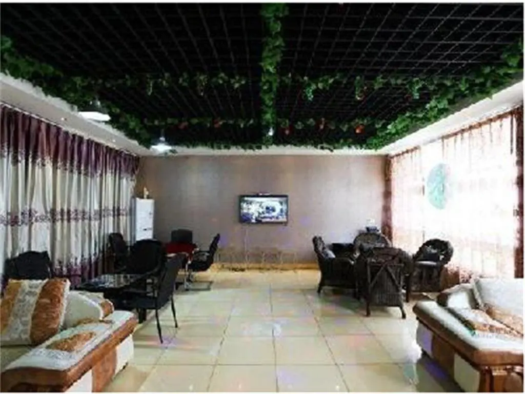 Мяньян: Anxian zhaozhuang Luofushan Huacheng Hotel