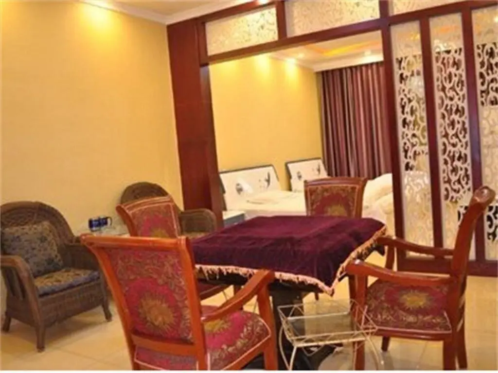 Мяньян: Anxian zhaozhuang Luofushan Huacheng Hotel