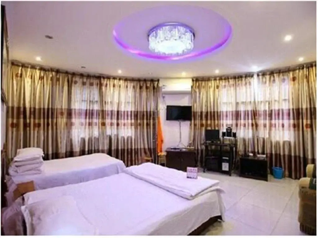 Мяньян: Anxian zhaozhuang Luofushan Huacheng Hotel