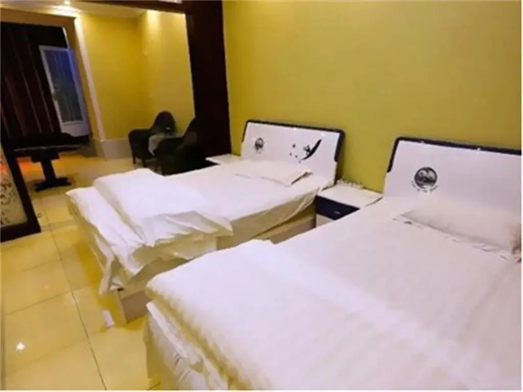 Мяньян: Anxian zhaozhuang Luofushan Huacheng Hotel
