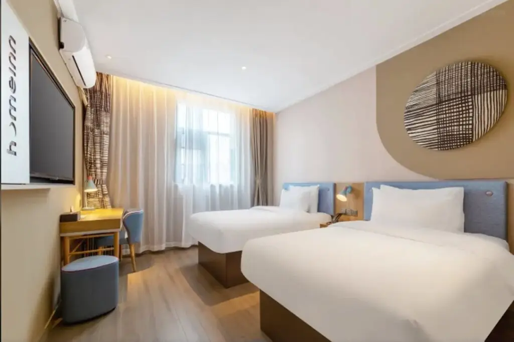 Куньмин: Home Inn Dongfeng Square