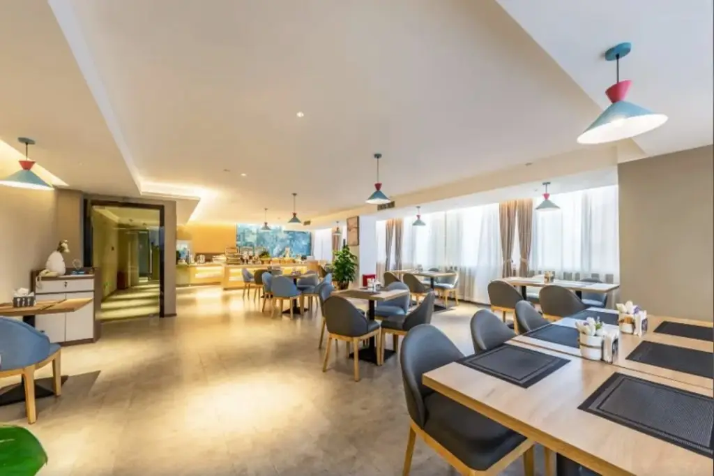 Куньмин: Home Inn Dongfeng Square