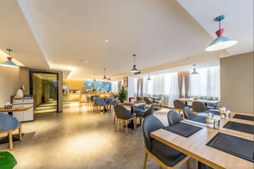Куньмин: Home Inn Dongfeng Square