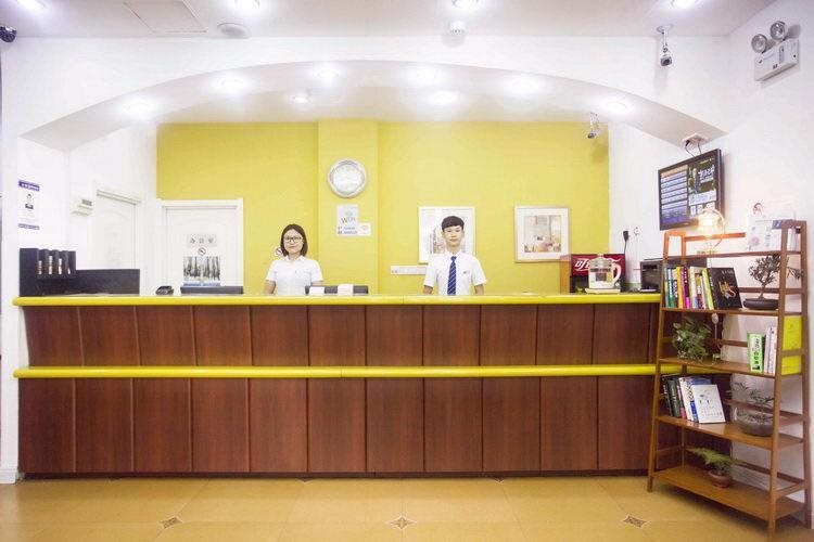 Харбин: Home Inn Harbin Central Avenue Xinyang Road Airport Shuttle Bus Terminal