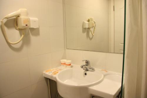 Шанхай: Home Inn Shanghai JInqiao Boxing Road Metro Station