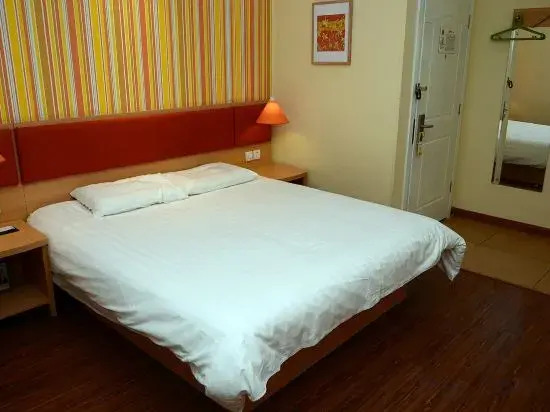 Пекин: Home Inn (Beijing International Exhibition Center Liufang Metro Station)