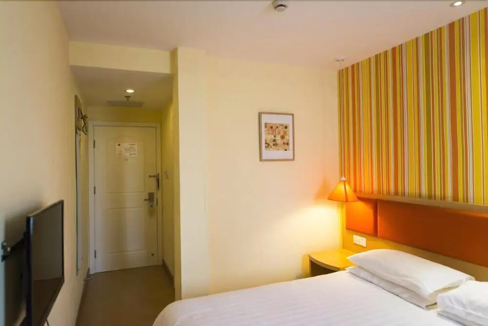 Шанхай: Home Inn Changshou Road