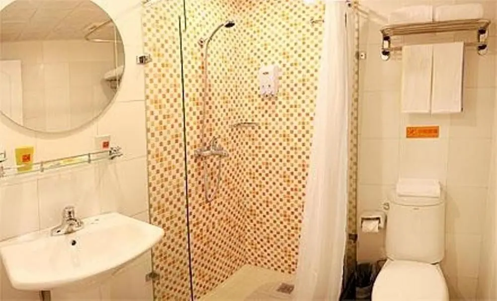 Гуанчжоу:  Home Inn (Guangzhou Tianpingjia Metro Station)