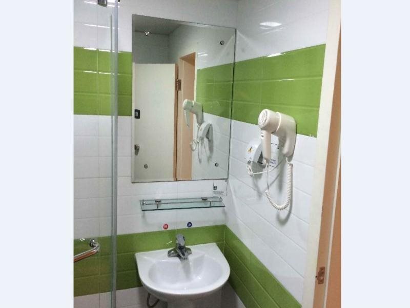 Гуанчжоу: 7 Days Inn Guangzhou Fangcun Jiaokou Subway Station