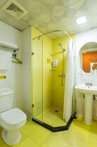 Шанхай: Home Inn Shanghai Beihong Road